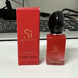 V22-Si-Passione-red-Giorgio-Armani-031.jpeg www.kolhaaga.com